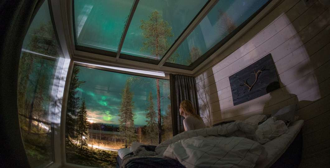 Iisakki Glass Village on upea majoituskohde revontulien ihailuun