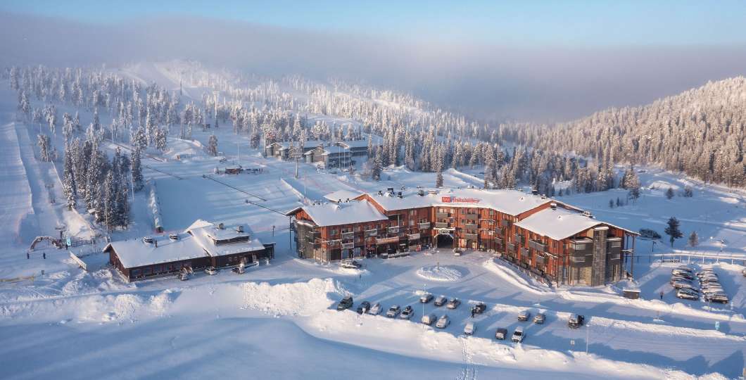 Ruka Valleyn kyläkeskittymä Itä-Rukalla, Vuosselin rinnealueella. Kuva Harri Tarvainen.